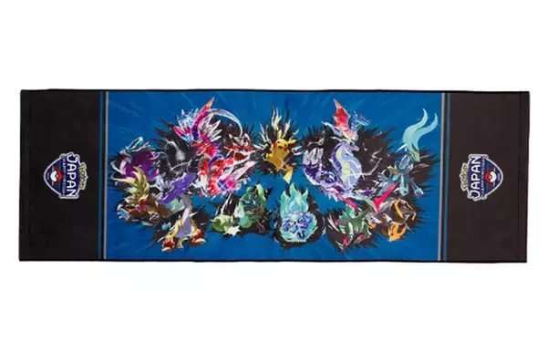 「『ポケモン』PJCS2024開催記念商品が発売決定！アパレルや雑貨、『ポケカ』のラバープレイマットなどもラインナップ」の画像