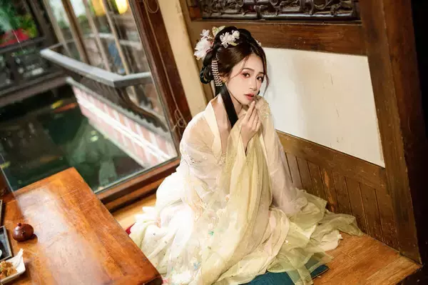 「【コスプレ】台湾美女の漢服姿がまるでゲームやドラマの世界！玲瓏な美貌で見つめる視線はどこか甘くてドキドキ【写真9枚】」の画像