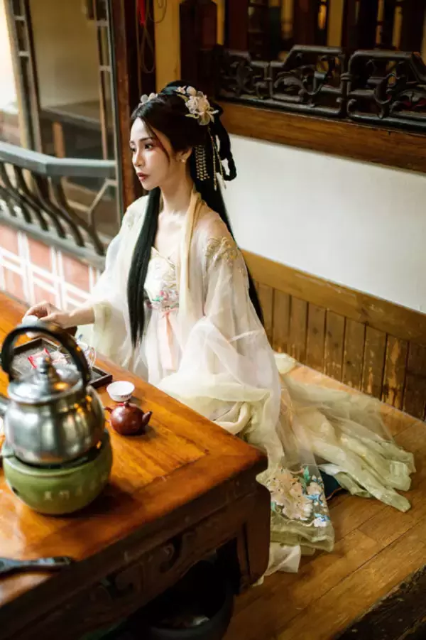 「【コスプレ】台湾美女の漢服姿がまるでゲームやドラマの世界！玲瓏な美貌で見つめる視線はどこか甘くてドキドキ【写真9枚】」の画像