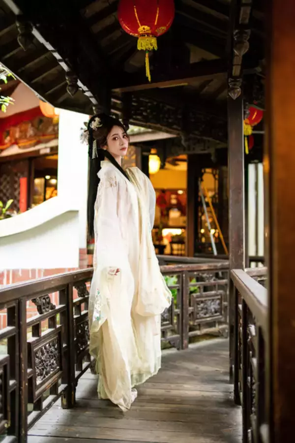 「【コスプレ】台湾美女の漢服姿がまるでゲームやドラマの世界！玲瓏な美貌で見つめる視線はどこか甘くてドキドキ【写真9枚】」の画像