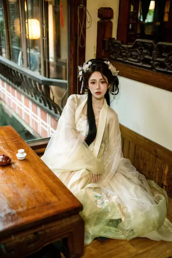 「【コスプレ】台湾美女の漢服姿がまるでゲームやドラマの世界！玲瓏な美貌で見つめる視線はどこか甘くてドキドキ【写真9枚】」の画像