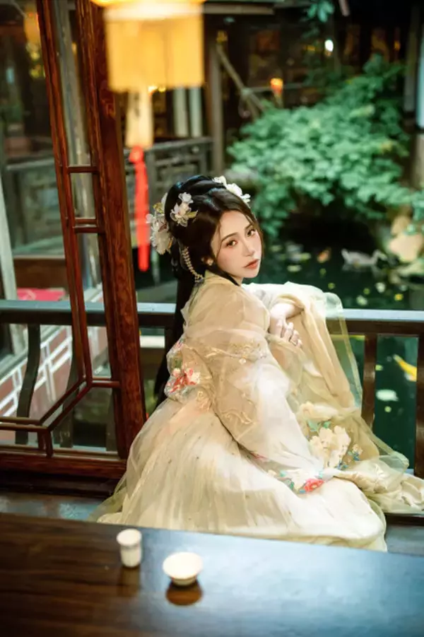 「【コスプレ】台湾美女の漢服姿がまるでゲームやドラマの世界！玲瓏な美貌で見つめる視線はどこか甘くてドキドキ【写真9枚】」の画像