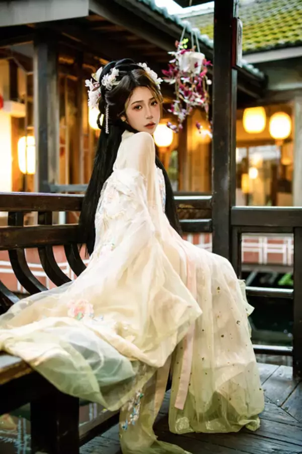 「【コスプレ】台湾美女の漢服姿がまるでゲームやドラマの世界！玲瓏な美貌で見つめる視線はどこか甘くてドキドキ【写真9枚】」の画像