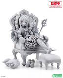 「ホロライブより「紫咲シオン～ゴスロリ衣装Ver.～」のフィギュア原型公開！椅子に腰掛け優雅にゲームを楽しむ姿を再現」の画像2