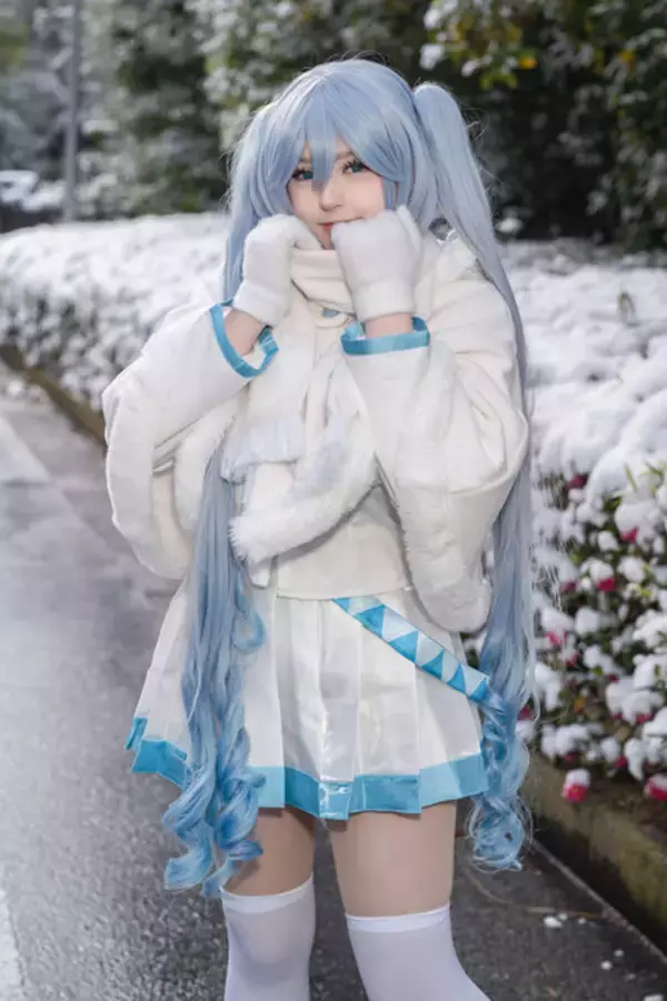 「【コスプレ】褐色の美ボディな『ポケモン』カナリィ、寒さに負けないバニーガールや雪化粧を纏うミクなど「ワンフェス」美女レイヤー6選【写真27枚】」の画像