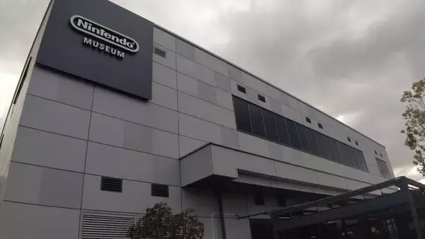 「ニンテンドーミュージアムがライトアップ！アートギャラリーや『マリオ』40周年記念イベントなど期間限定施策を見てきました【レポート】」の画像