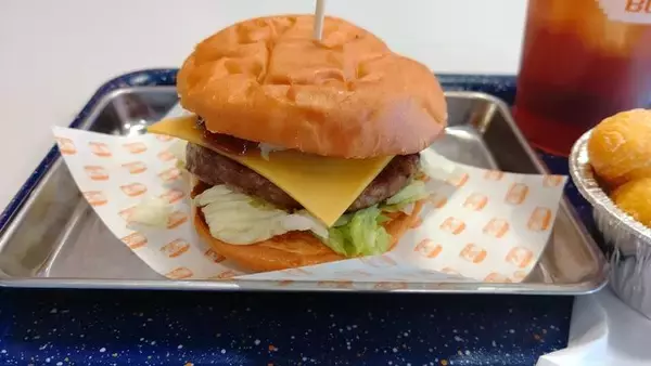 「ニンテンドーミュージアムがライトアップ！アートギャラリーや『マリオ』40周年記念イベントなど期間限定施策を見てきました【レポート】」の画像