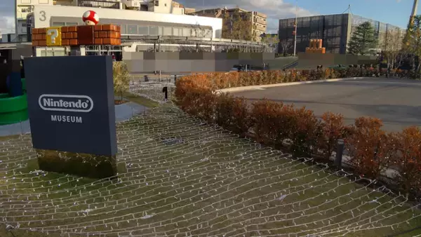 「ニンテンドーミュージアムがライトアップ！アートギャラリーや『マリオ』40周年記念イベントなど期間限定施策を見てきました【レポート】」の画像