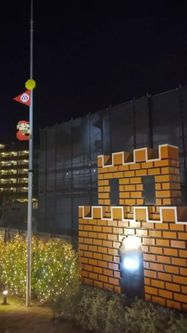 「ニンテンドーミュージアムがライトアップ！アートギャラリーや『マリオ』40周年記念イベントなど期間限定施策を見てきました【レポート】」の画像