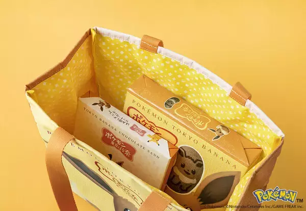 「手を振るイーブイにメロメロ！『ポケモン』30周年記念として「イーブイ東京ばな奈」トートバッグセットが3月より販売」の画像