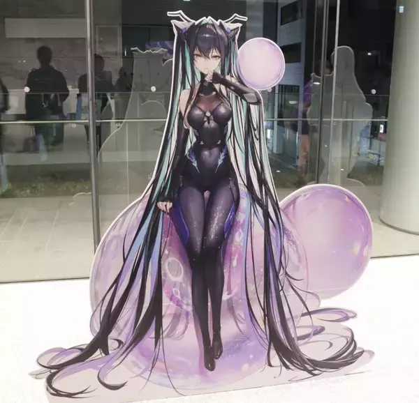 「伊織もえさんが新ボス「グラトニー」に挑戦！『勝利の女神：NIKKE』の2.5周年記念番組「想いをつなぐ、深海の舞台へ」現地レポート」の画像