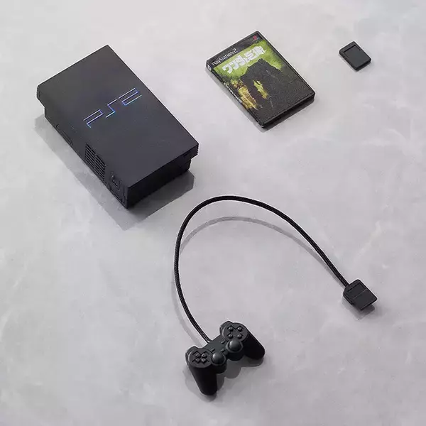 「「PS」歴代ハード7機がミニチュア化！ポケステや『みんゴル』『ブラボ』ほか、コントローラーを握れる手など豪華セット」の画像