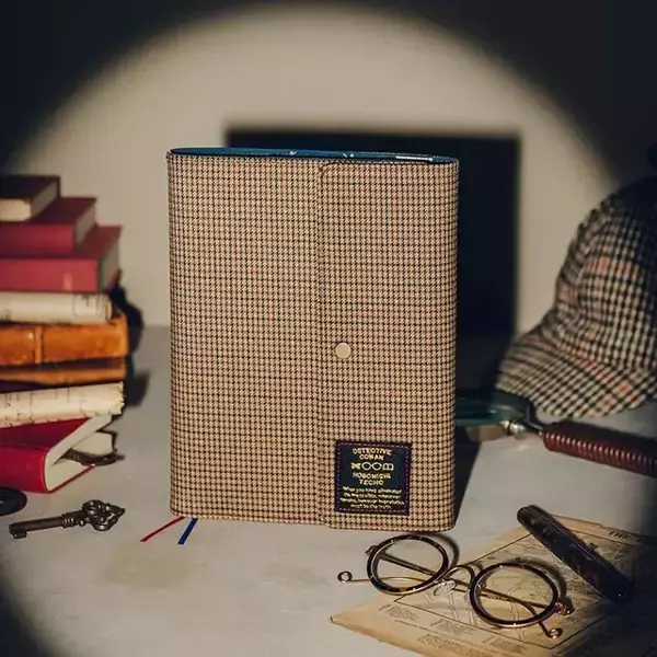 「ほぼ日より「名探偵コナン」コラボ文具が2月1日発売！一冊丸ごと原作イラストを使用した手帳、腕時計型麻酔銃の下敷きなど豊富なデザイン」の画像