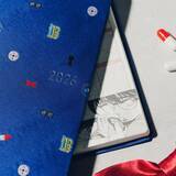 「ほぼ日より「名探偵コナン」コラボ文具が2月1日発売！一冊丸ごと原作イラストを使用した手帳、腕時計型麻酔銃の下敷きなど豊富なデザイン」の画像7