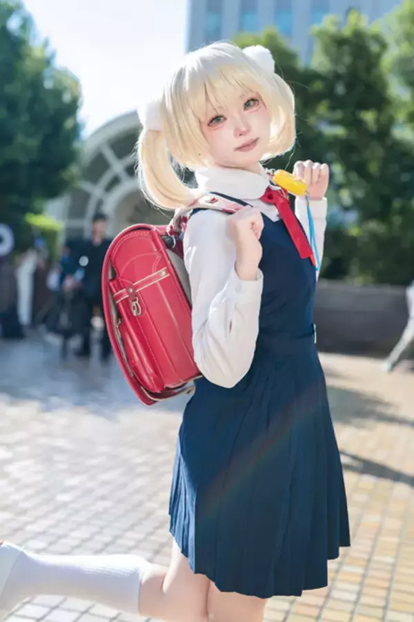 「【コスプレ】表情とポージングで幼さを見事に表現！制服姿が可愛い「しぐれうい」のコスプレイヤー【写真9枚】」の画像