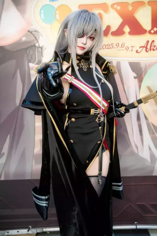 「【コスプレ】カッコ良すぎる立ち姿と妖艶な横アングルを見よ！『アズレン』フリッツ・ルメイの美ボディが破壊力抜群【写真8枚】」の画像