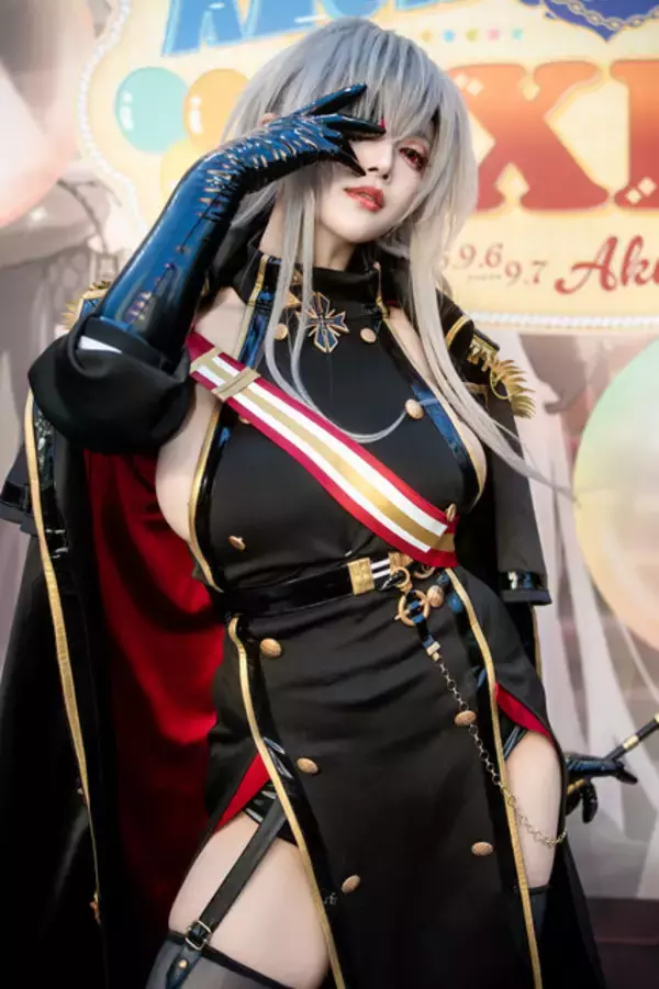 「【コスプレ】カッコ良すぎる立ち姿と妖艶な横アングルを見よ！『アズレン』フリッツ・ルメイの美ボディが破壊力抜群【写真8枚】」の画像