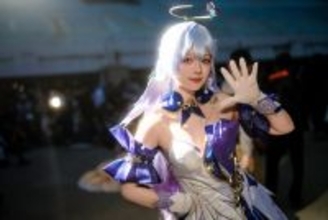 【コスプレ】大きな瞳が魅せる透明感と優雅なポージングにうっとり！台湾美女による『崩壊：スターレイル』ロビンの笑顔に癒される【写真7枚】