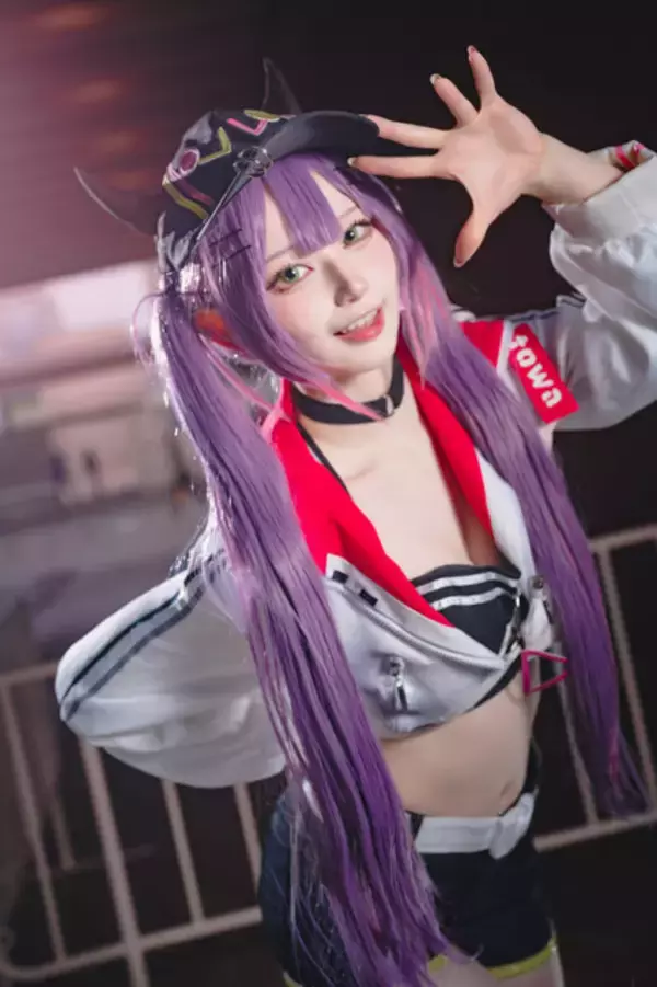「【コスプレ】キュートなおへそが小悪魔的！『ホロライブ』常闇トワ様になりきる美女レイヤー【写真9枚】」の画像