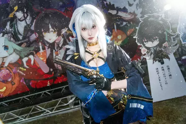 「【コスプレ】腰が細すぎる！透き通るような白い柔肌と美脚を武器に『鳴潮』ガルブレーナが推して参る【写真9枚】」の画像