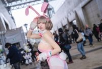 【コスプレ】しっぽがキュートな振り向きポーズとうさ耳が可愛すぎ！『NIKKE』ミルクが魅惑のバニー姿を披露【写真8枚】