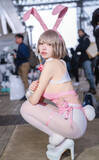 「【コスプレ】しっぽがキュートな振り向きポーズとうさ耳が可愛すぎ！『NIKKE』ミルクが魅惑のバニー姿を披露【写真8枚】」の画像2