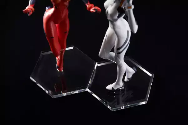 「“貞本エヴァ”のレイ＆アスカを完全再現！指の先まで丁寧に造形、フィギュア予約締切が迫る」の画像