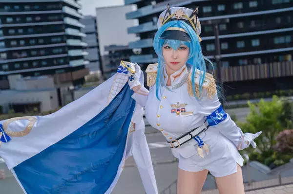 「【コスプレ】大胆なポージングが魅力！『NIKKE』ヘルムのかっこよさとセクシーさを見事に表現する人気レイヤー・山中おくら【写真9枚】」の画像