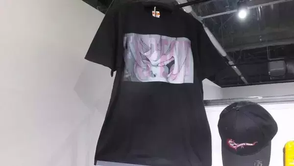 「『勝利の女神：NIKKE』展覧会の物販ブースは、取材中でも物欲が疼く……【フォトレポ】」の画像