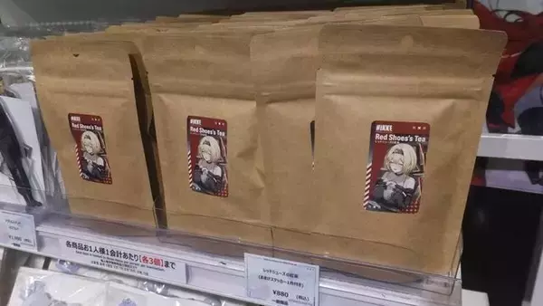 「『勝利の女神：NIKKE』展覧会の物販ブースは、取材中でも物欲が疼く……【フォトレポ】」の画像