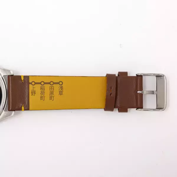 「東京メトロ銀座線モチーフの腕時計がオシャレ！前面行先表示をイメージした窓には駅名などを表示」の画像