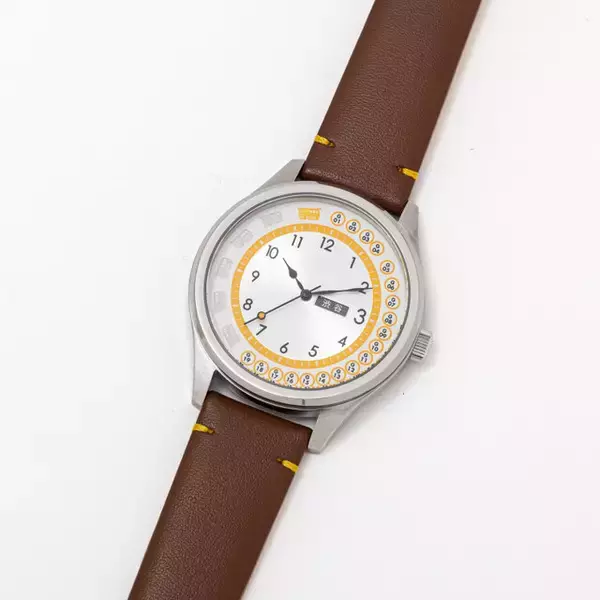 「東京メトロ銀座線モチーフの腕時計がオシャレ！前面行先表示をイメージした窓には駅名などを表示」の画像