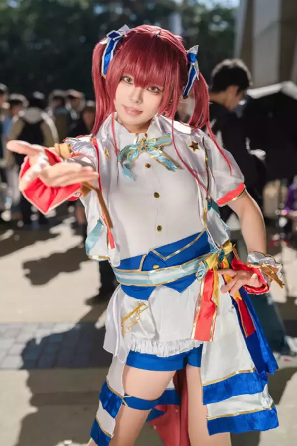 「【コスプレ】ステージ衣装“船長”のポージングがガチで決まりすぎ！全てが絵になる美女レイヤーの表現力【写真8枚】」の画像