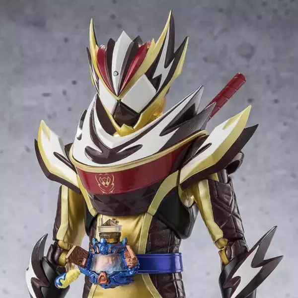「文字通り“サクッ”と攻撃！「仮面ライダーガヴ」より「ヴァレン フラッペカスタム」アクションフィギュア＆エフェクトパーツセットが商品化」の画像