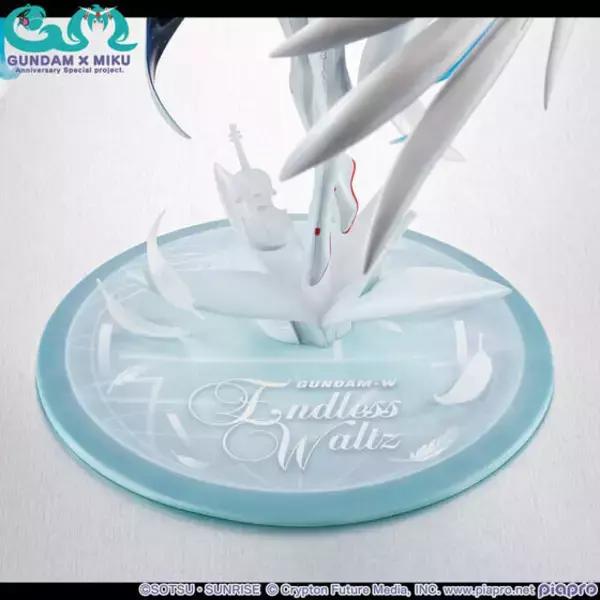 「「初音ミク × ウイングガンダムゼロ EW」フィギュアを手に入れるラストチャンス！イラストデザインをモチーフに“白い翼”まで美しく立体化」の画像