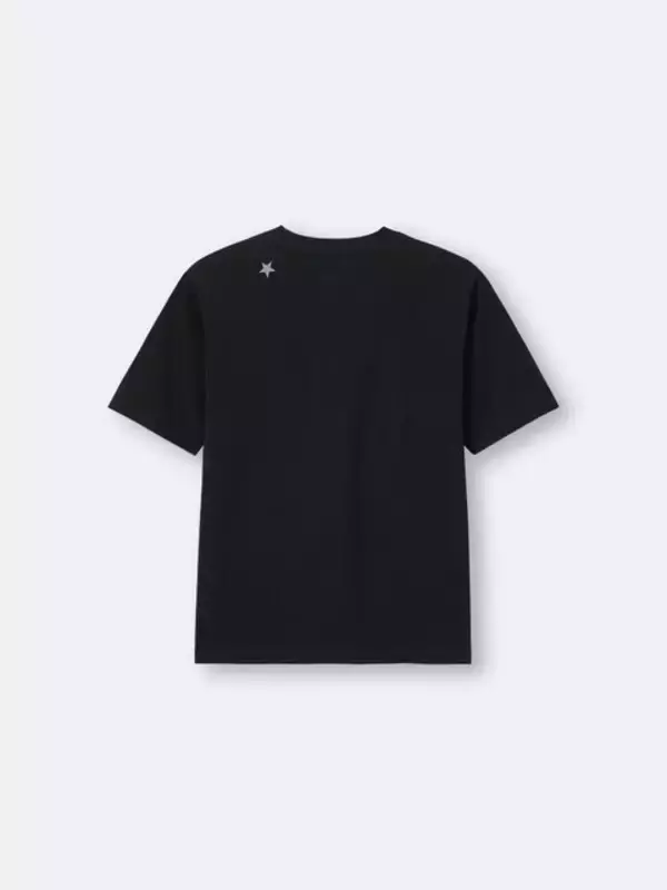 「GUから「ジョジョの奇妙な冒険」のコラボコレクション登場！承太郎とスタープラチナ、4部キャラ集合のTシャツなど全11種を展開」の画像