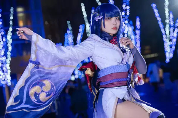 「【コスプレ】新体操の経験を生かした美しくしなやかなポージングは必見！『原神』雷電将軍の大胆に魅せる美脚に釘付け【写真11枚】」の画像