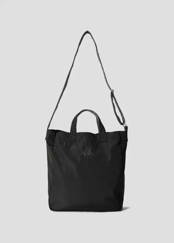 「グラニフより『NieR:Automata』コラボアイテム発売！ワンポイントの2Bや、エミールの顔を大きくデザインしたTシャツなど全13種類」の画像