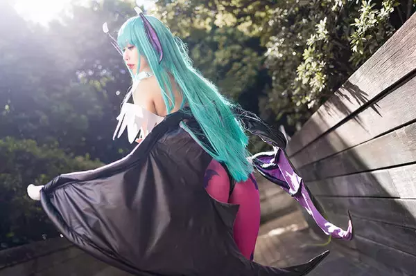 「【コスプレ】『ヴァンパイア』モリガンが妖艶な美しさを放つ！人気レイヤー・花宮いのり【写真10枚】」の画像