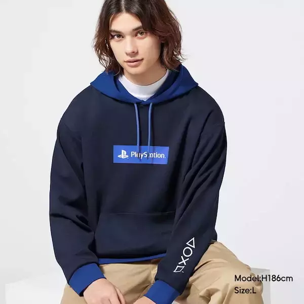 「「GU」×「プレイステーション」コラボアイテムが本日21日発売！ロゴやコントローラーをクールにデザイン」の画像