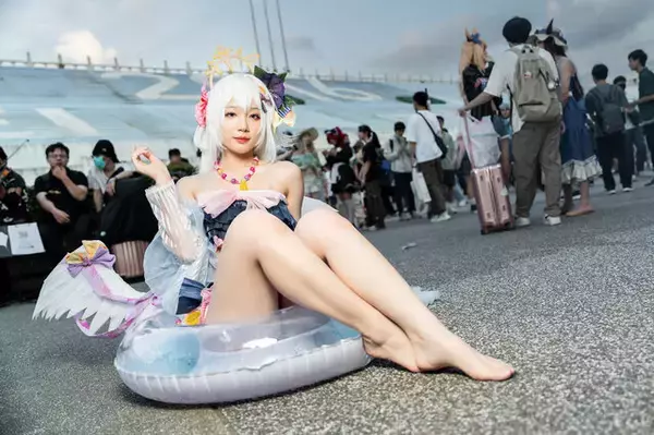 「【コスプレ】『ブルアカ』白洲アズサの尊い水着姿を完全再現！透き通るような白い肌と美貌を持つ香港レイヤー【写真8枚】」の画像