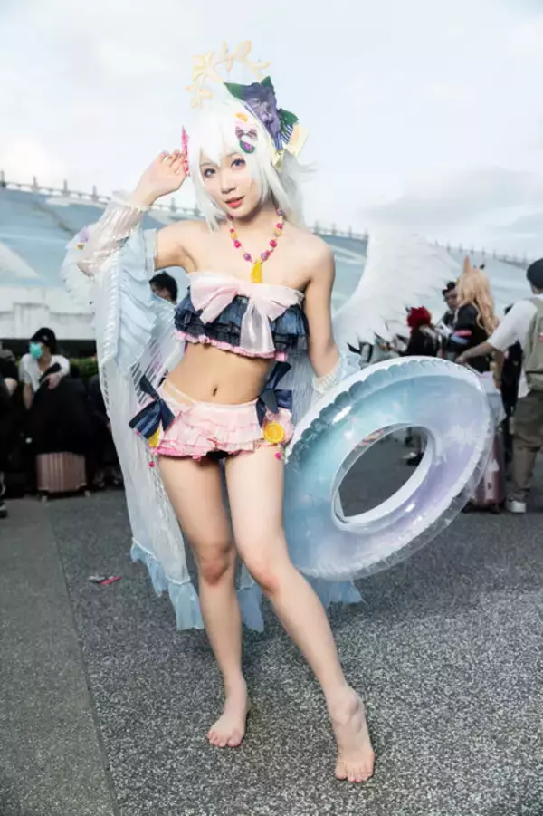 「【コスプレ】『ブルアカ』白洲アズサの尊い水着姿を完全再現！透き通るような白い肌と美貌を持つ香港レイヤー【写真8枚】」の画像