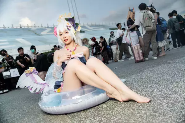 「【コスプレ】『ブルアカ』白洲アズサの尊い水着姿を完全再現！透き通るような白い肌と美貌を持つ香港レイヤー【写真8枚】」の画像