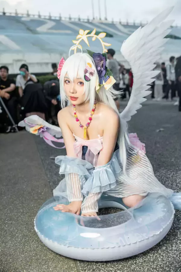 「【コスプレ】『ブルアカ』白洲アズサの尊い水着姿を完全再現！透き通るような白い肌と美貌を持つ香港レイヤー【写真8枚】」の画像