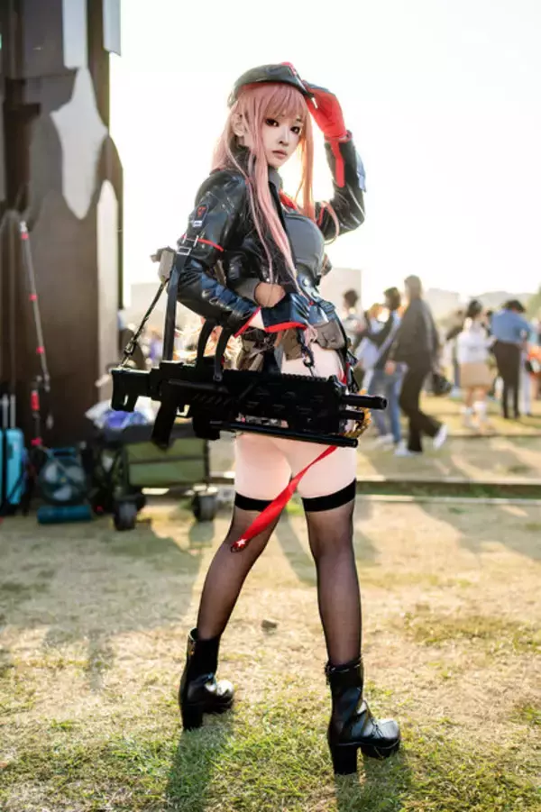 「【コスプレ】美脚＆美ヒップで魅せるポージングが見逃せない！香港美女の『NIKKE』ラピがスタイリッシュでかっこいい【写真6枚】」の画像