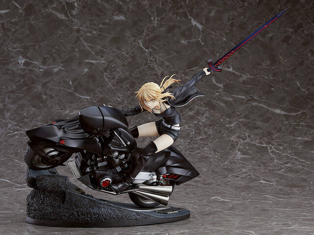 黒いバイクを乗り回す美女…『FGO』セイバーオルタの躍動感あふれる 