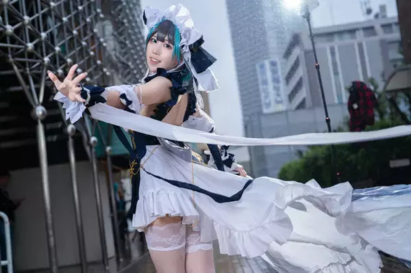 「【コスプレ】ミニスカ×猫耳メイド風な衣装が可愛すぎ！『アズレン』チェシャーがちょっぴり大胆に見せた美脚にドキッ【写真8枚】」の画像