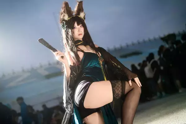 「【コスプレ】台湾美女が黒ニーハイで眩しすぎる絶対領域を魅せる！『アズレン』天城の妖艶な美脚にクラクラしちゃう【写真9枚】」の画像