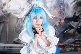 【コスプレ】ほわほわの衣装から美脚がチラリ！おっとりした表情に癒されまくる『デナアビ』フィーナの美女レイヤーにきゅん【写真8枚】