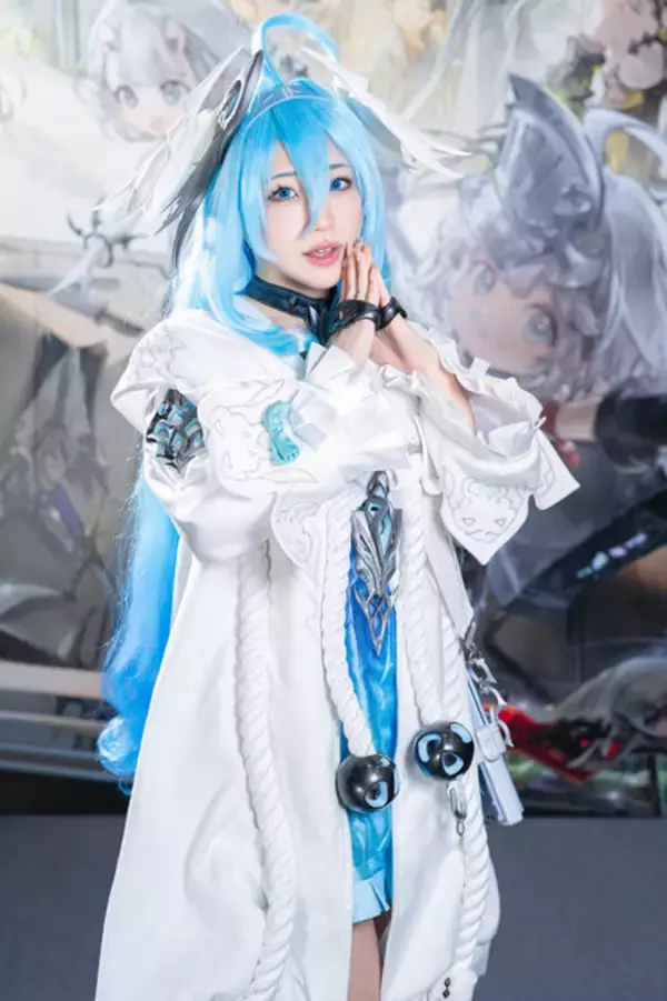 「【コスプレ】ほわほわの衣装から美脚がチラリ！おっとりした表情に癒されまくる『デナアビ』フィーナの美女レイヤーにきゅん【写真8枚】」の画像